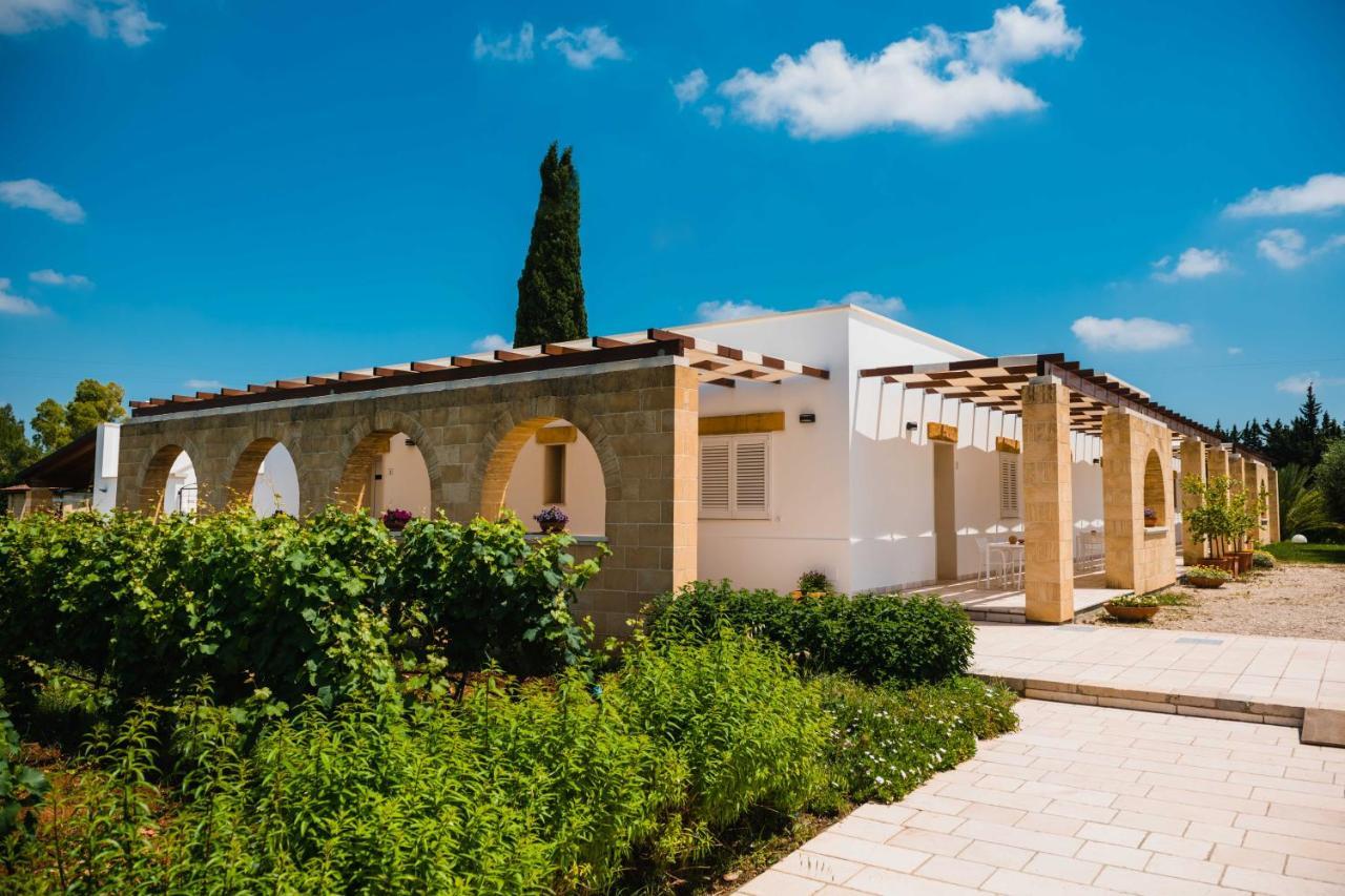 Masseria Tenuta Flora Maria レヴェラーノ エクステリア 写真
